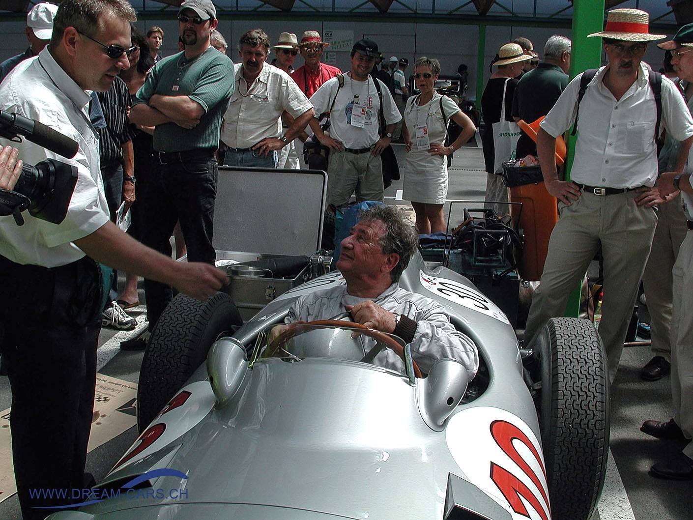 Hans Herrmann im Mercedes-Benz W 196 R am Grand Prix Bern Revival 2001
